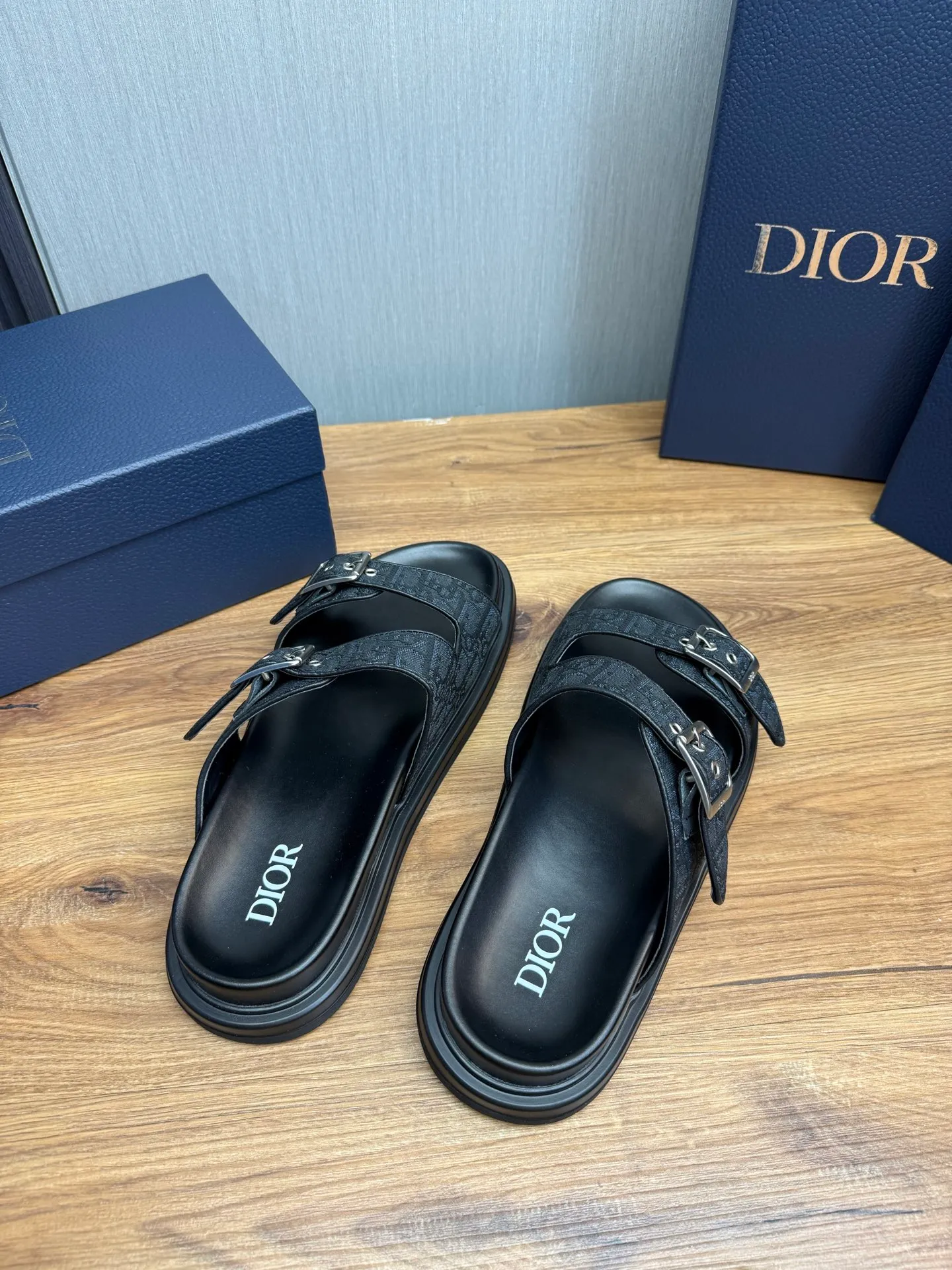 Men's shoes 💰300💰 Dior. Men's slippers 🩴Official website 1:1 production 38-45 yards 45 46 🉑️Customized original material shipped✅